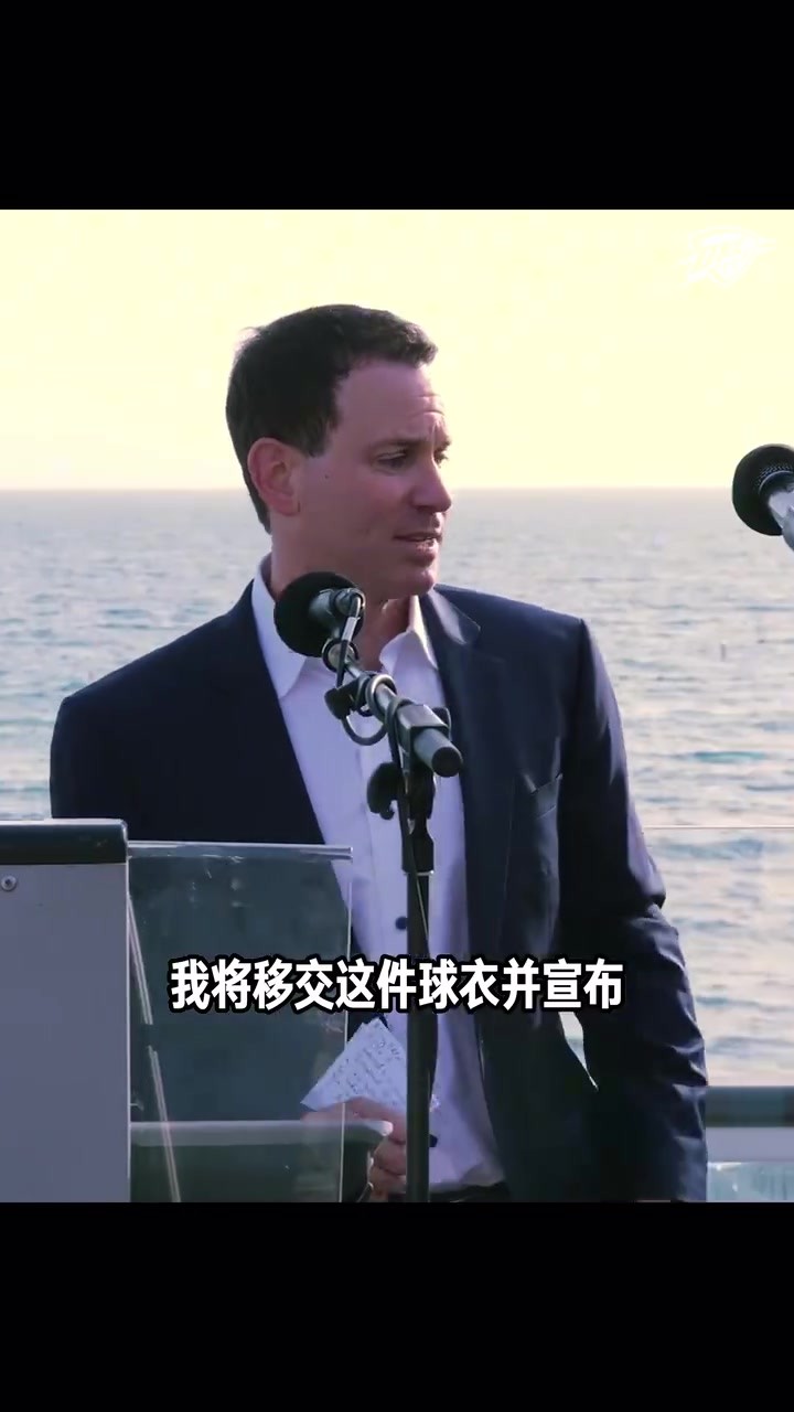 米切尔回归母校，成为UCSB篮球队经理，感恩母校及社区多年的培养